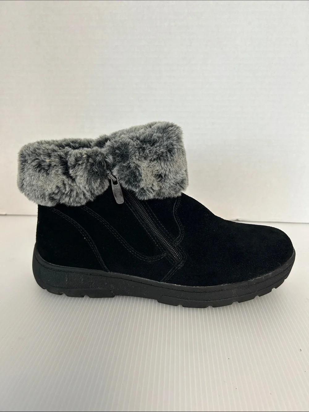Khombu “Jessica” Black Suede Zip Ankle Boots Grey Faux Fur Collar Womens 10